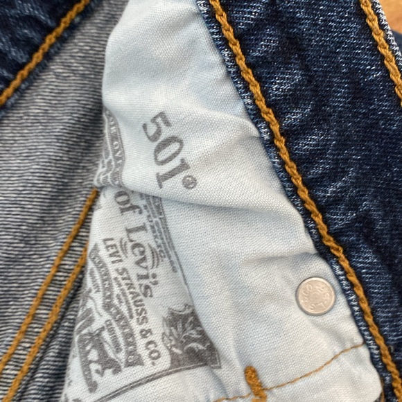 Levi’s 501 Original Fit High Rise denim shorts - Picture 3 of 5